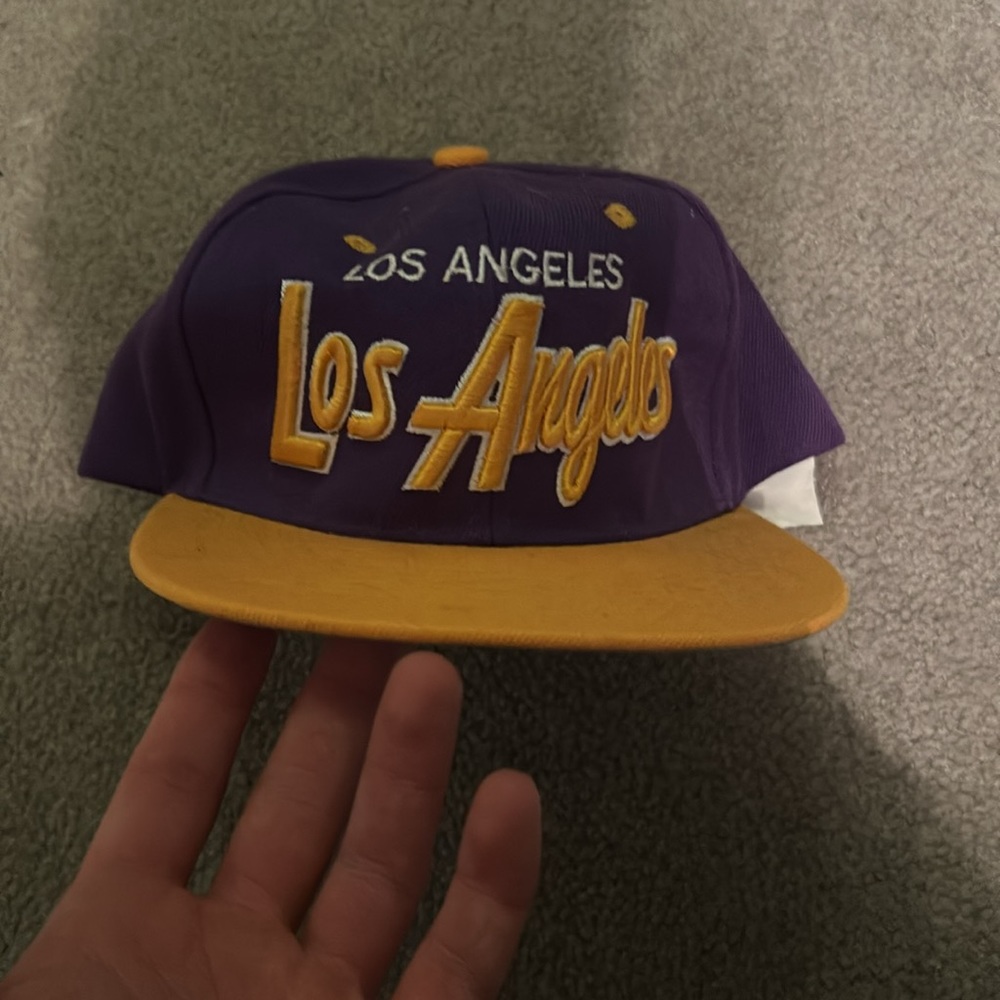 LA hat - Picture 2 of 3